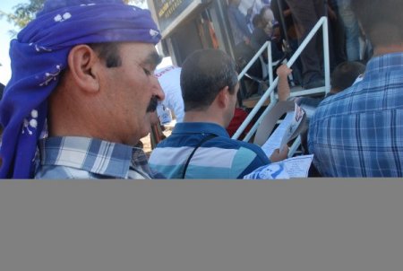 30 bin Siverekli aynı anda şiir okuyarak Gunies rekorlar kitabına girdi