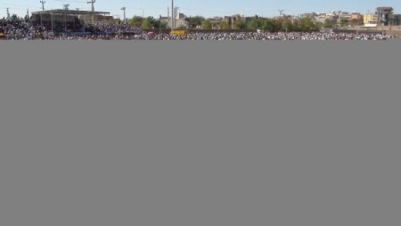 30 bin Siverekli aynı anda şiir okuyarak Gunies rekorlar kitabına girdi