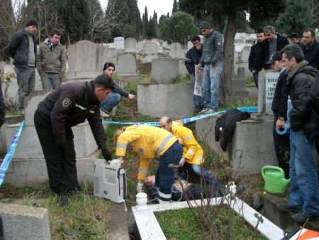 30 Yıldır Çalıştığı Mezarda Can Verdi