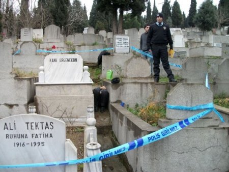 30 Yıldır Çalıştığı Mezarda Can Verdi