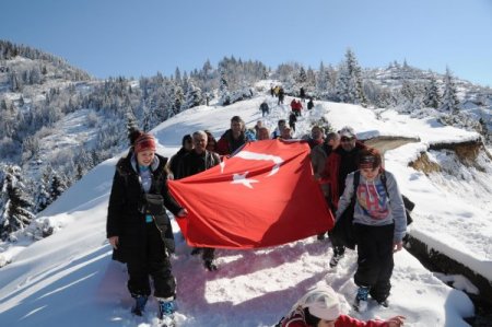 32 HES'in kurulacağı İkizdere Vadisi’nde kar yürüyüşü yapıldı