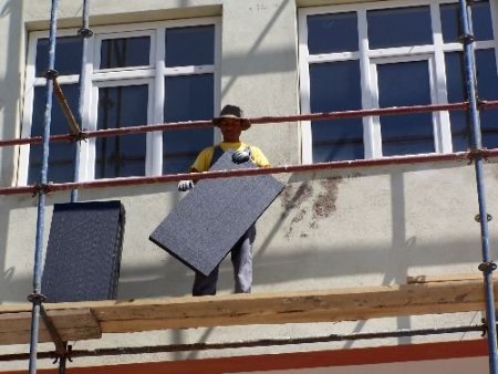 35 Derece Sıcakta Dış Cephe Kaplıyorlar