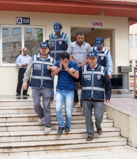 35 kilo esrarla yakalanınca ‘Suriyeli sığınmacının eşyasını taşıyorduk’ dediler