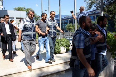 4 ayrı işyerini soyan 4 kişi adliyeye sevk edildi