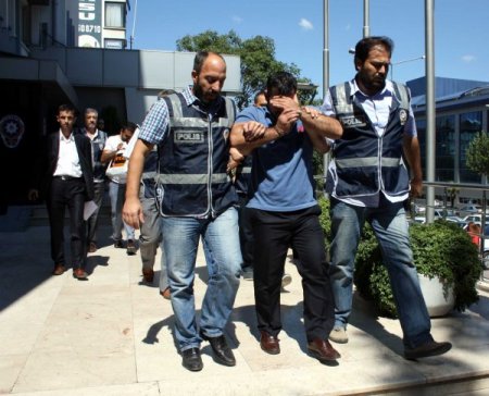 4 ayrı işyerini soyan 4 kişi adliyeye sevk edildi