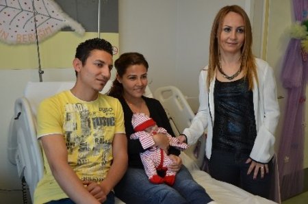 4 kilo doğan bebekten 2 kiloluk kitle alındı