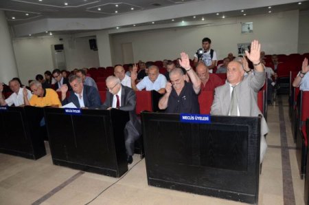 4 meclis üyesinin yakınına belediyeden sözleşmeli kıyak