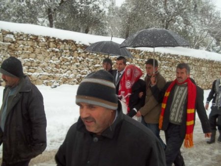 40 Santimetre Kar Üzerinde Düğün