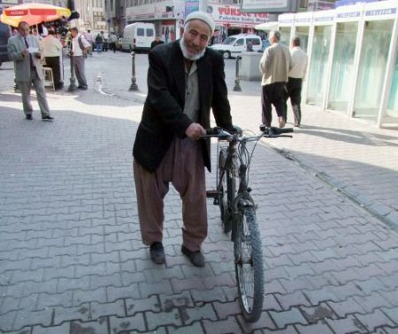 40 Yıl Önce Almayı Hak Ettiği Bisiklet Ehliyeti İçinde Bir Ukde Olarak Kaldı