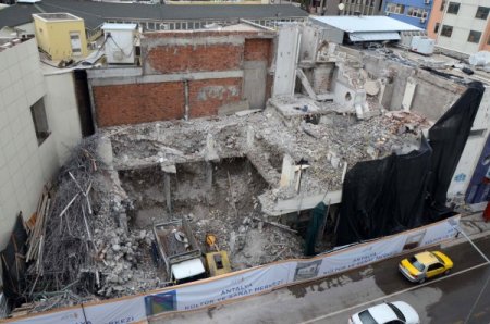 40 yıllık bina, törenle yıkılıyor, yerinde kültür sanat merkezi yükselecek