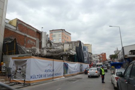 40 yıllık bina, törenle yıkılıyor, yerinde kültür sanat merkezi yükselecek