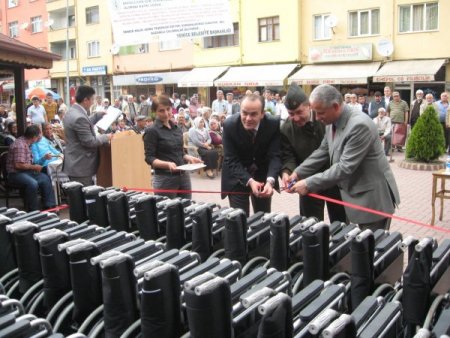 41 Engelliye Sandalye Dağıtıldı