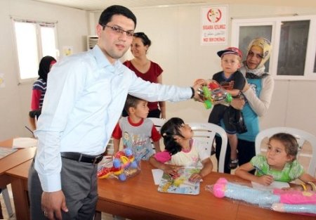 41 ülkeden gelen çocuklar oyuncaklarını Suriyeli çocuklara bağışladı