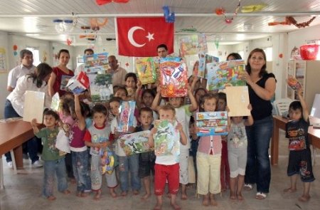 41 ülkeden gelen çocuklar oyuncaklarını Suriyeli çocuklara bağışladı