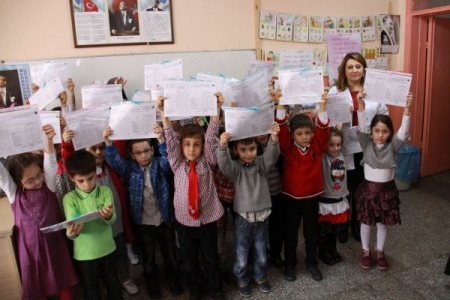 4+4+4’ün ilk öğrencileri karnelerini aldı