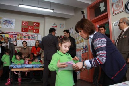 4+4+4’ün ilk öğrencileri karnelerini aldı