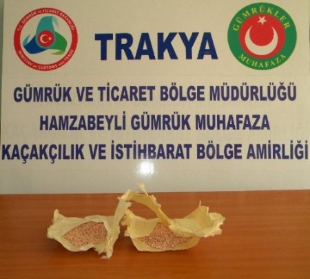 5 bin 550 adet uyuşturucu hapı bacağına sardı