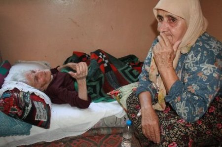 5 Yıldır Yatağa Mahkum Yaşayan Züriye Ninenin Yaşam Mücadelesi