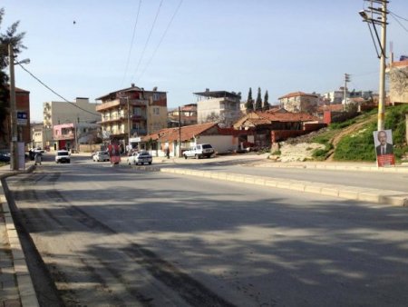 50 metrelik sokağa 10 tane 'Hoşgeldin Kılıçdaroğlu' afişi asıldı