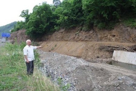 50 yıllık yol sorunu istinat duvarının yapılması ile sona erdi