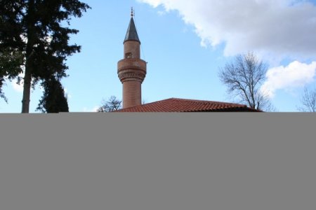 527 yıllık tarihi ahşap cami bayramda ilgi odağı oldu