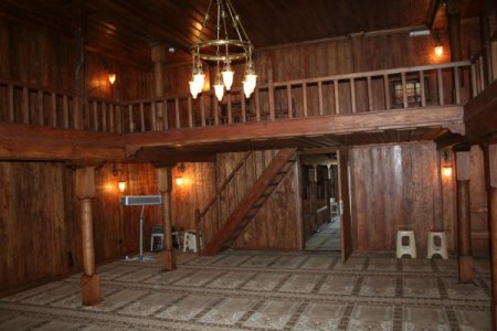 527 yıllık tarihi ahşap cami bayramda ilgi odağı oldu