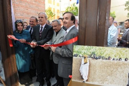 550 yıllık İncirli Hamamı'nda restorasyon sonrası ilk sergi