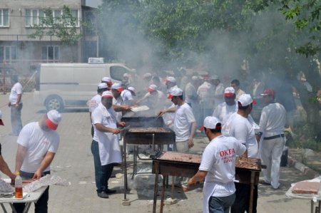 6 Bin Nüfuslu İlçedeki Mevlit'te 12 Bin Kişiye Köfte İkram Edildi