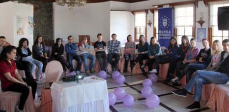 6 ülkeden 30 genç, sosyal medyayı tartışıyor