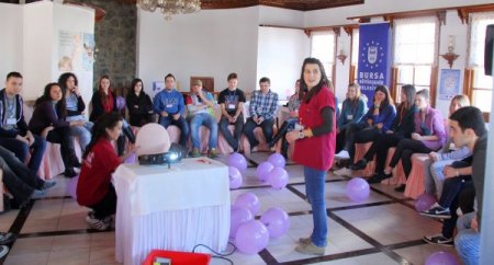 6 ülkeden 30 genç, sosyal medyayı tartışıyor