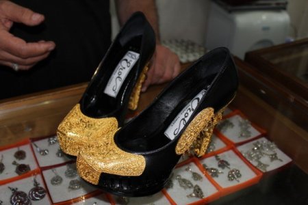 65 Bin Lirayla Ayakkabısını Altınla Kaplattı