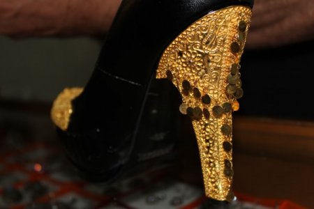 65 Bin Lirayla Ayakkabısını Altınla Kaplattı