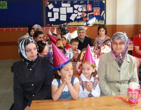 66'lıklar şarkılar ve gözyaşı arasında ders başı yaptı