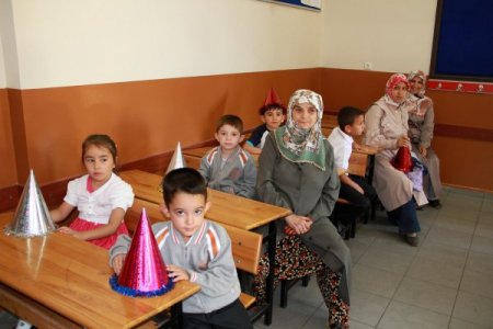 66'lıklar şarkılar ve gözyaşı arasında ders başı yaptı