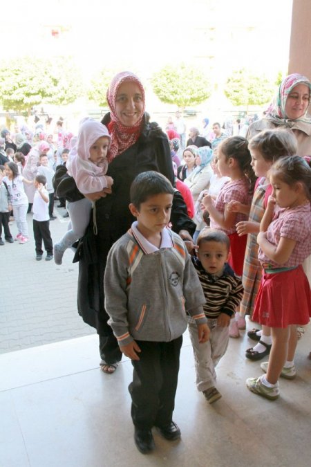 66'lıklar şarkılar ve gözyaşı arasında ders başı yaptı