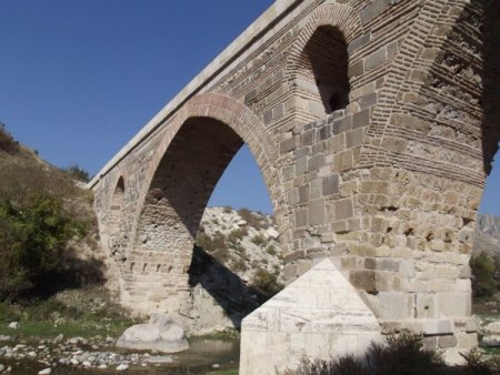 7 asırlık tarihi Kurt Köprüsü ilgi bekliyor