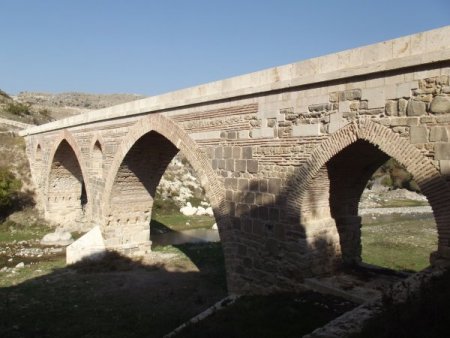 7 asırlık tarihi Kurt Köprüsü ilgi bekliyor