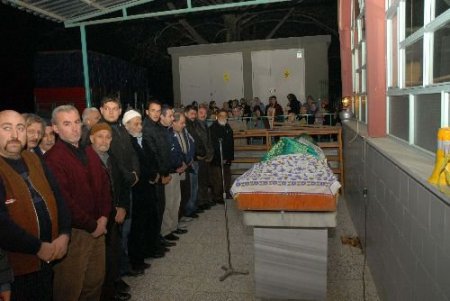 7 Aylık Anne Ve 2 Çocuğu Toprağa Verildi