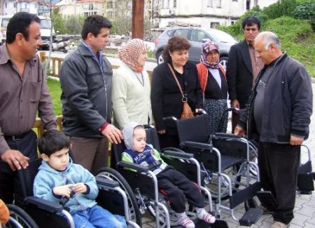 7 Özürlü Tekerlekli Sandalyesine Kavuştu