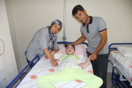7 Yıl Önceki Kazada Engelli Kalan Küçük Sinem'i Devlet Tedavi Ettirecek