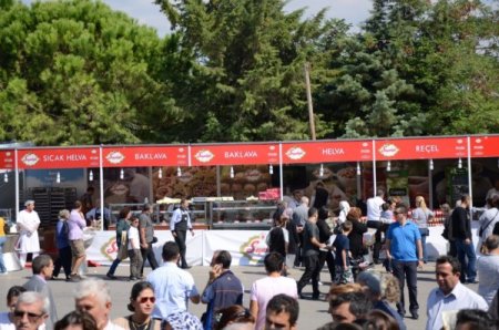 70 bin kişilik baklava ve kebap ziyafeti başladı