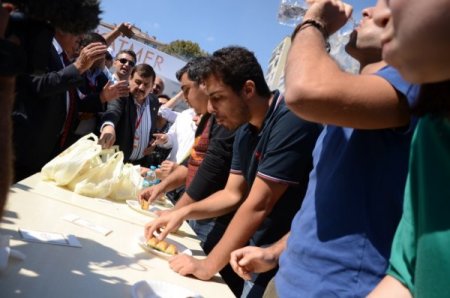 70 bin kişilik baklava ve kebap ziyafeti başladı