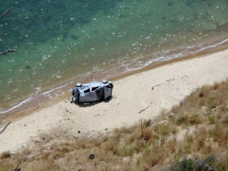 70 Metrelik Uçurumdan Düşen Otomobilden Yaralı Kurtuldular