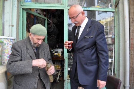 '70 yıllık tarihi eşyalarını sanat evine bağışladı'