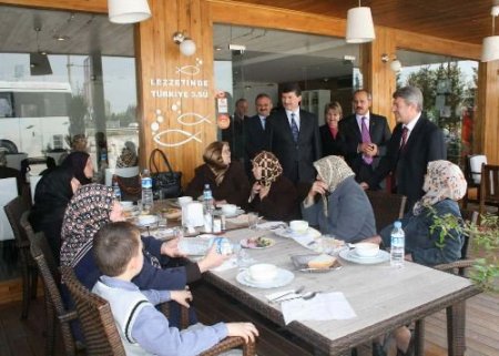 70'inden Okuma Yazma Öğrendiler, Bursa Gezisini Kaptılar