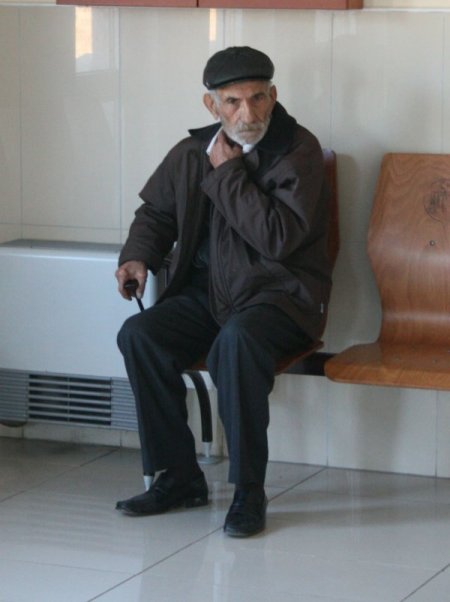 72 Yaşında Esrar Taşırken Yakalandı