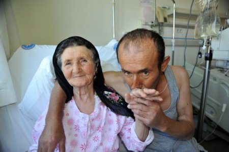 72 Yaşındaki Ayşe Dudu Böbreğiyle Oğlunu Hayata Bağladı