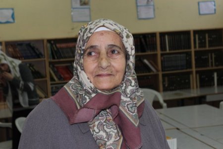 72 yaşındaki Melek ninenin okuma azmi