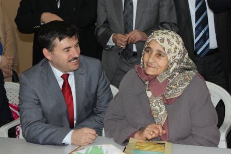 72 yaşındaki Melek ninenin okuma azmi