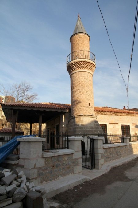 75 yıldır ev olarak kullanılan mescit, ibadete açılmak için gün sayıyor